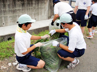 高崎高等養護学校　学校周辺地域での清掃活動